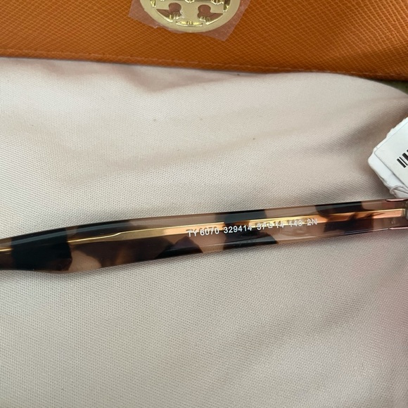 New Tory Burch sunglasses 💝 - Picture 6 of 7